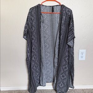 Patterned Black and White Women's Kimono Cardigan